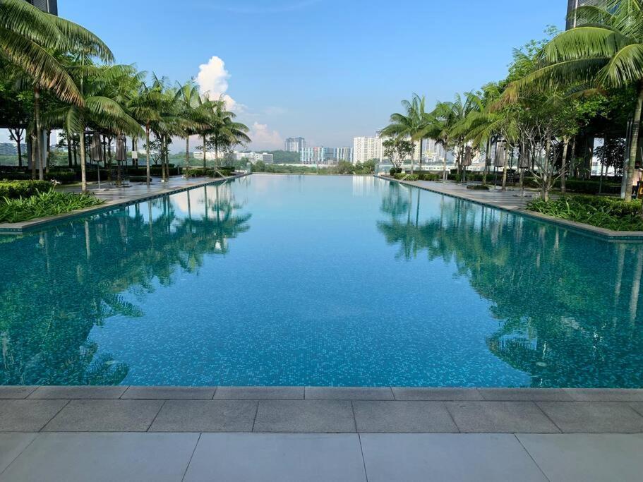 Stylish Romantic Couples Getaway - Netflix&Relax 7 Cyberjaya Buitenkant foto