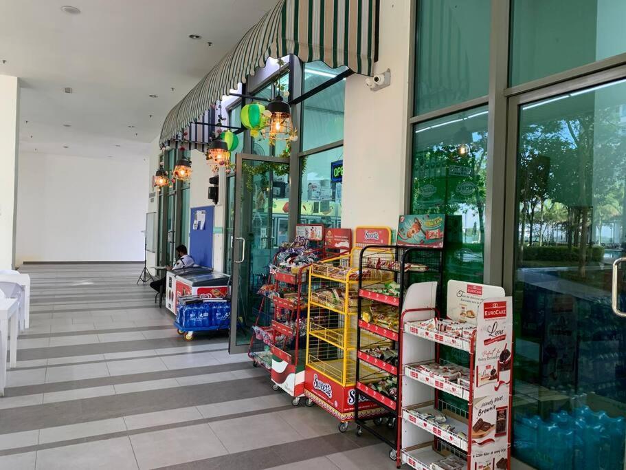 Stylish Romantic Couples Getaway - Netflix&Relax 7 Cyberjaya Buitenkant foto