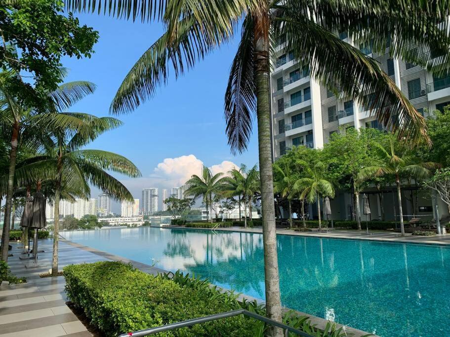Stylish Romantic Couples Getaway - Netflix&Relax 7 Cyberjaya Buitenkant foto