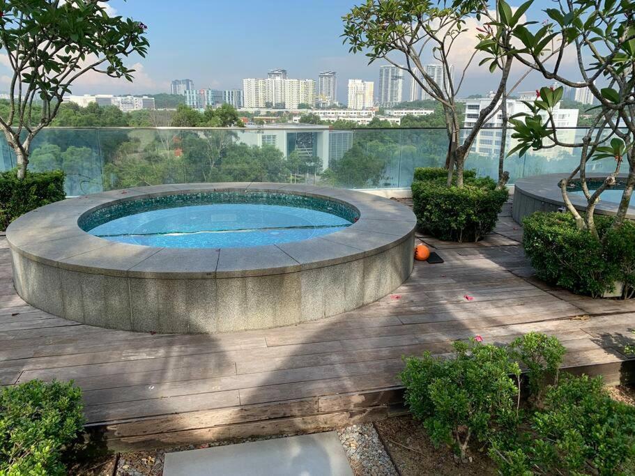 Stylish Romantic Couples Getaway - Netflix&Relax 7 Cyberjaya Buitenkant foto