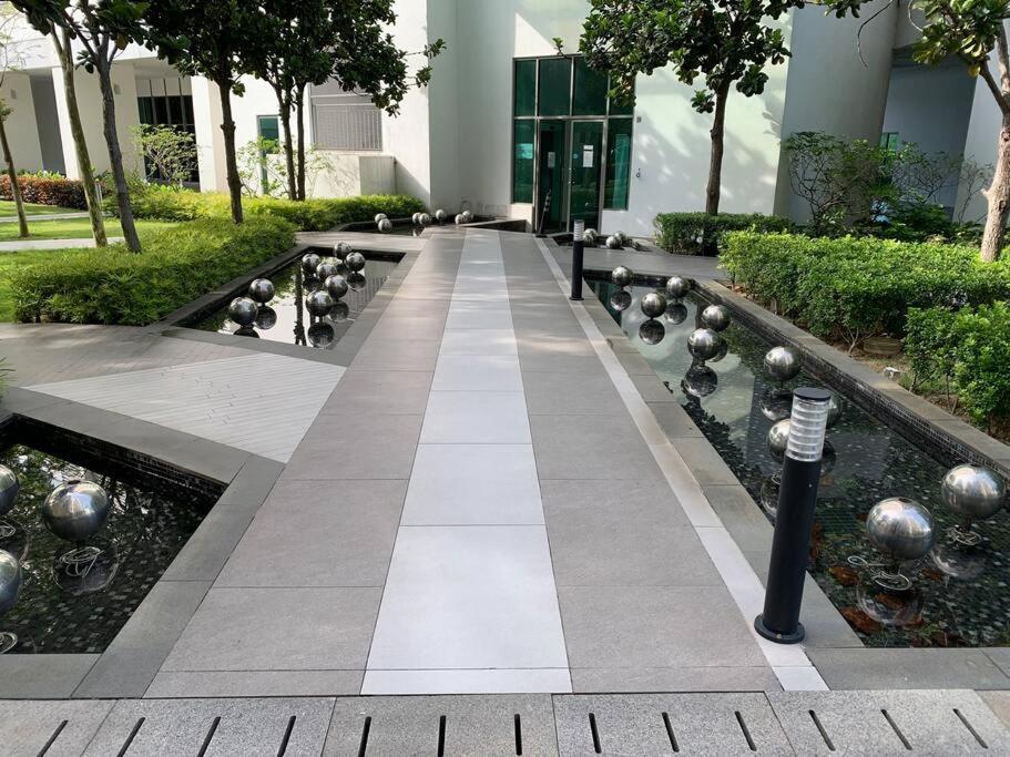 Stylish Romantic Couples Getaway - Netflix&Relax 7 Cyberjaya Buitenkant foto